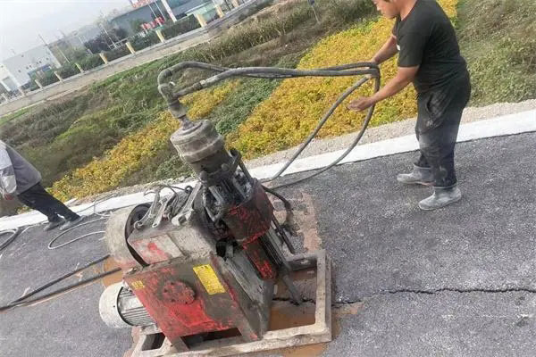 肇东马路面下沉注浆加固